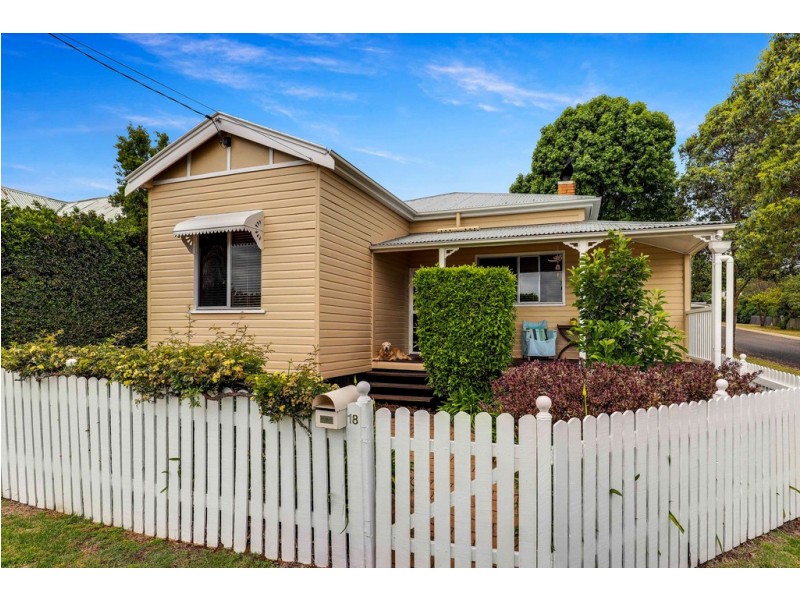 18 Allan Street, North Toowoomba QLD 4350