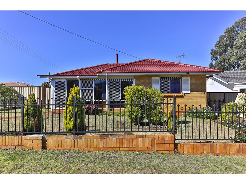 28 Tara Street, Wilsonton QLD 4350