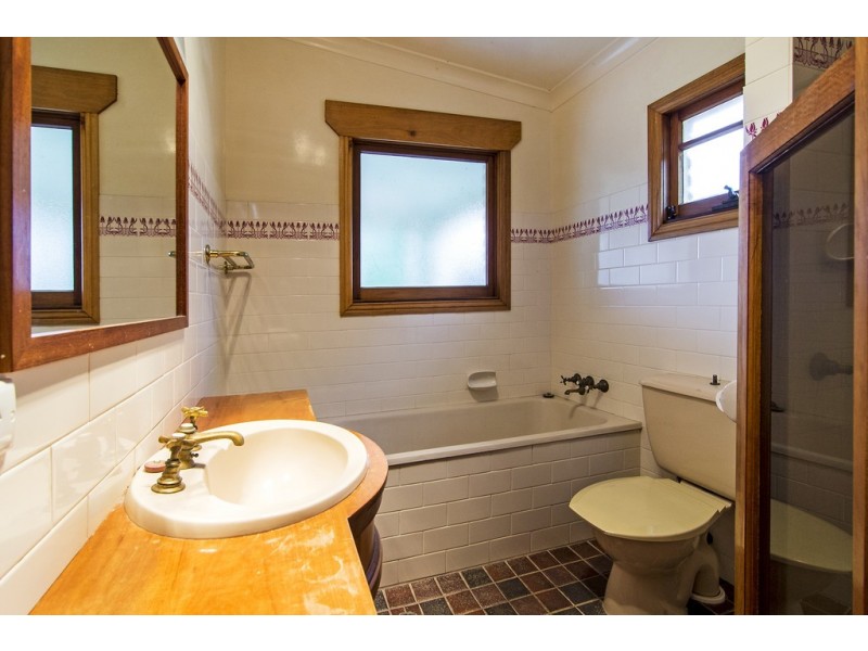 22 Hilltop Drive, Blue Mountain Heights QLD 4350