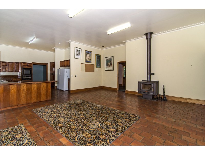 22 Hilltop Drive, Blue Mountain Heights QLD 4350