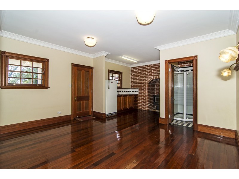 22 Hilltop Drive, Blue Mountain Heights QLD 4350