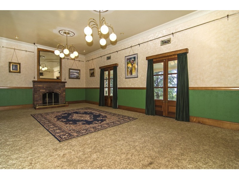 22 Hilltop Drive, Blue Mountain Heights QLD 4350