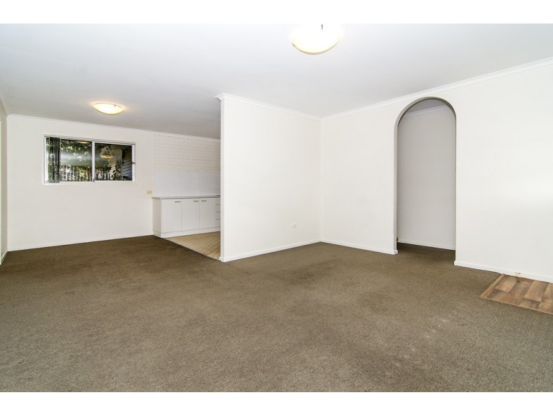 1/6 Cossart, Centenary Heights QLD 4350