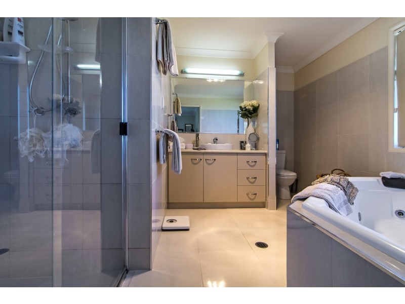 3 Hamilton drive, Vale View QLD 4352