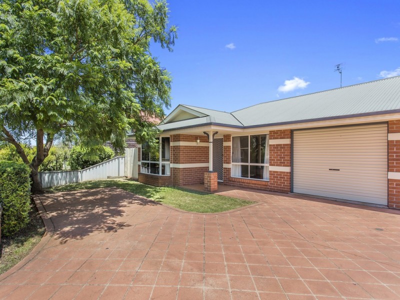 1/392 Stenner Street, Kearneys Spring QLD 4350