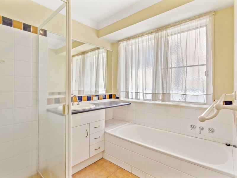 1/392 Stenner Street, Kearneys Spring QLD 4350