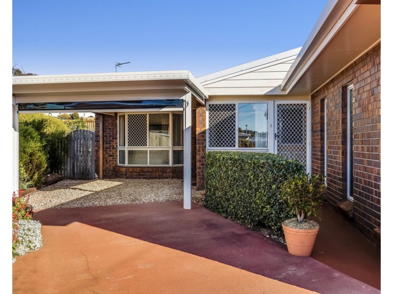 Unit 1/12 Heinemann Court, Kearneys Spring QLD 4350