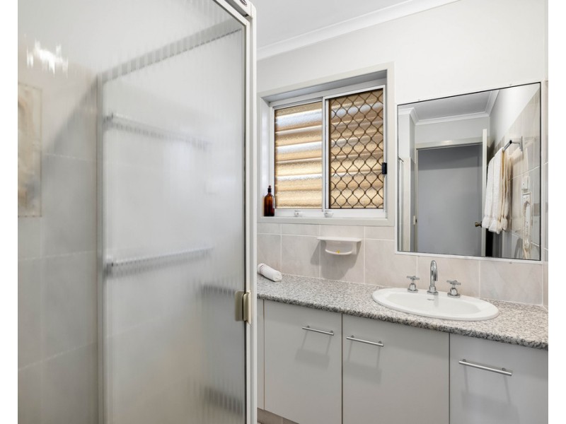 Unit 1/12 Heinemann Court, Kearneys Spring QLD 4350