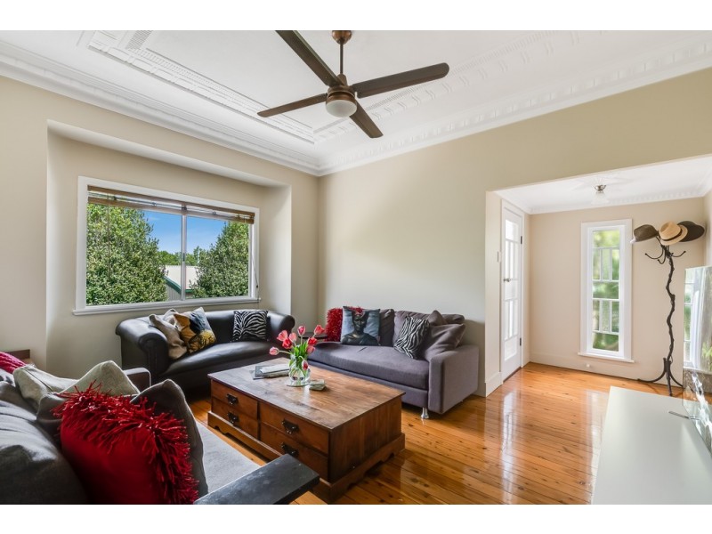 8 Beatty Street, Mount Lofty QLD 4350