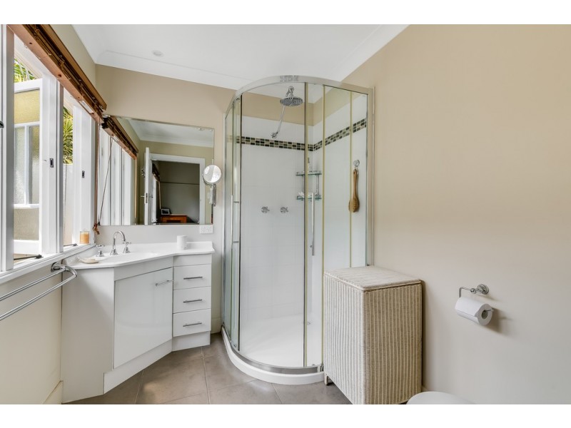 8 Beatty Street, Mount Lofty QLD 4350