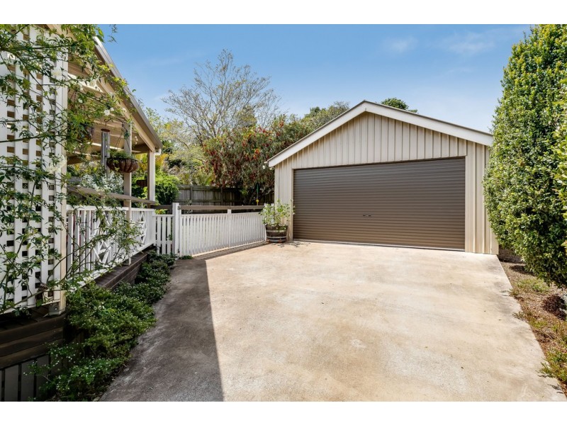 8 Beatty Street, Mount Lofty QLD 4350
