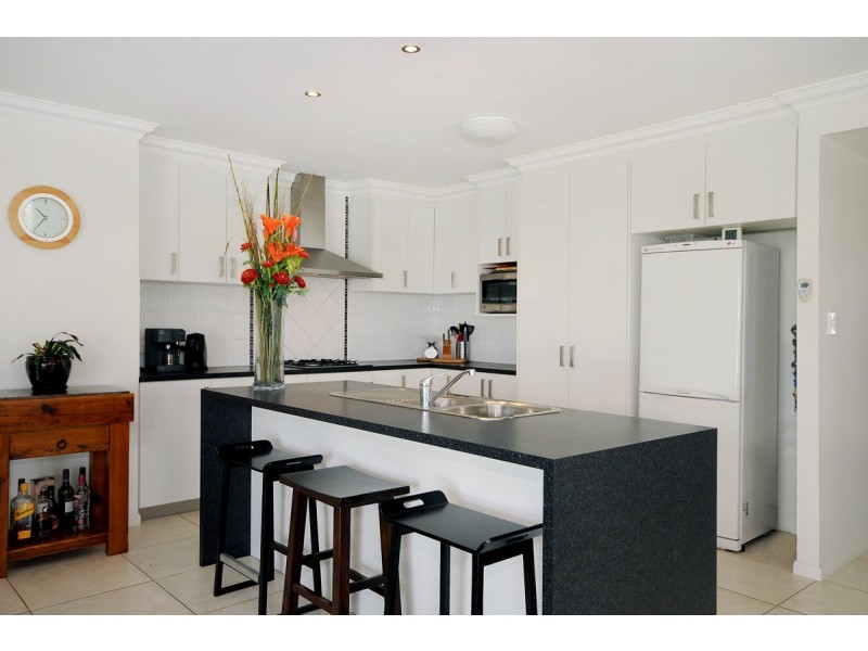 2 Hamilton Drive, Vale View QLD 4352