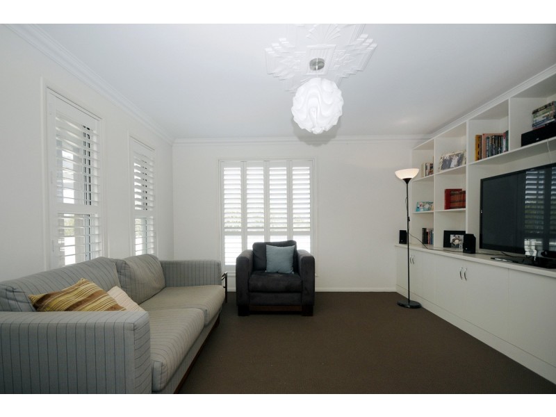 2 Hamilton Drive, Vale View QLD 4352