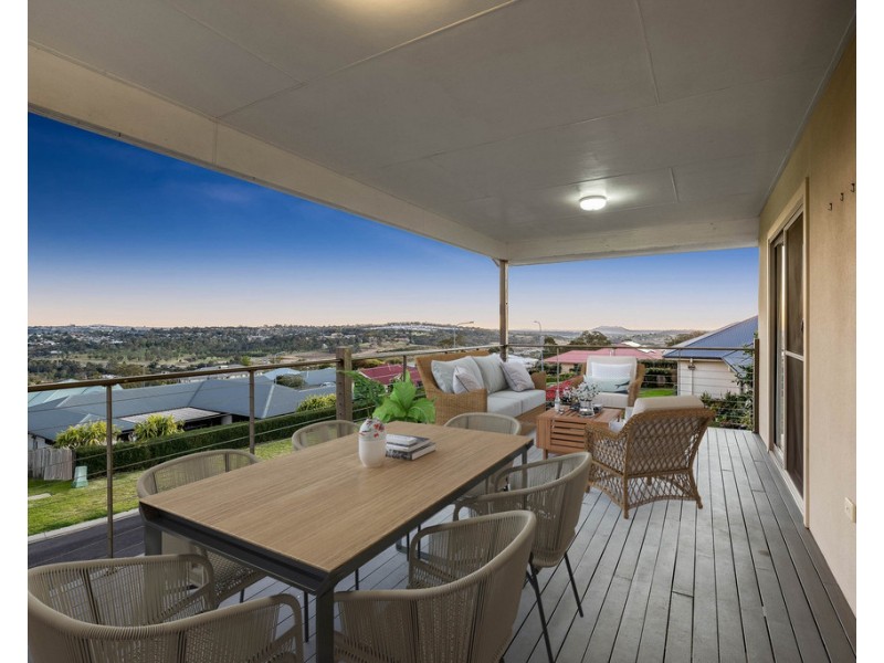 13 Dodson Crescent, Mount Kynoch QLD 4350