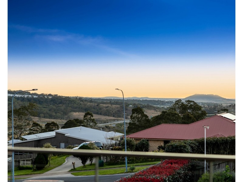 13 Dodson Crescent, Mount Kynoch QLD 4350