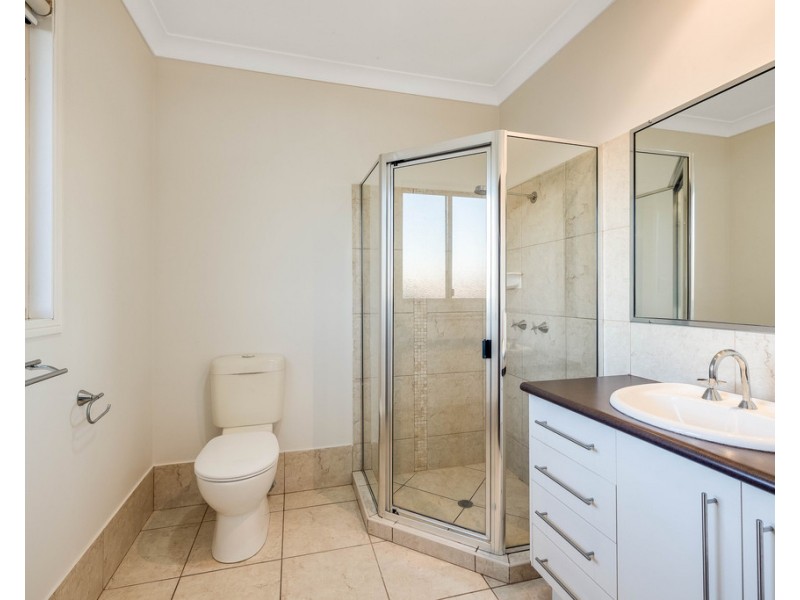 13 Dodson Crescent, Mount Kynoch QLD 4350