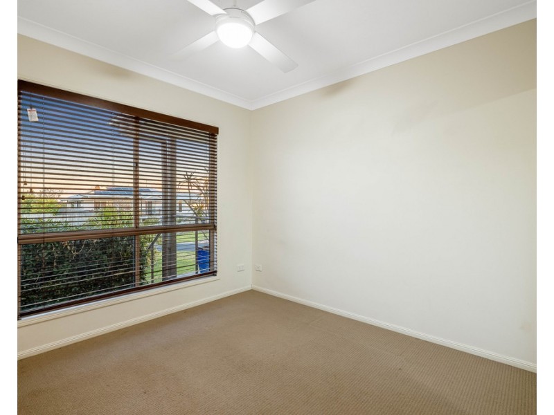 13 Dodson Crescent, Mount Kynoch QLD 4350