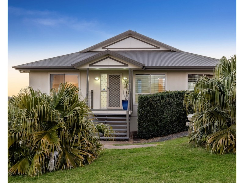 13 Dodson Crescent, Mount Kynoch QLD 4350