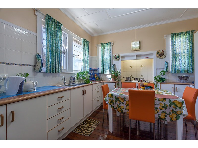 18 Seaton Street, South Toowoomba QLD 4350