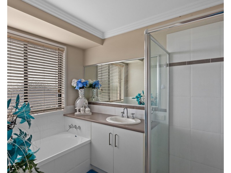 Unit 2/28 Cuttaburra Crescent, Glenvale QLD 4350