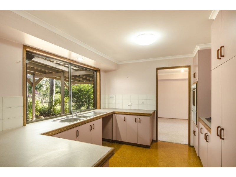 10 Abif Street, Cotswold Hills QLD 4350