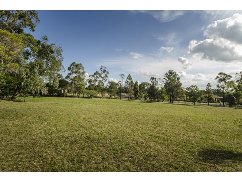 10 Abif Street, Cotswold Hills QLD 4350
