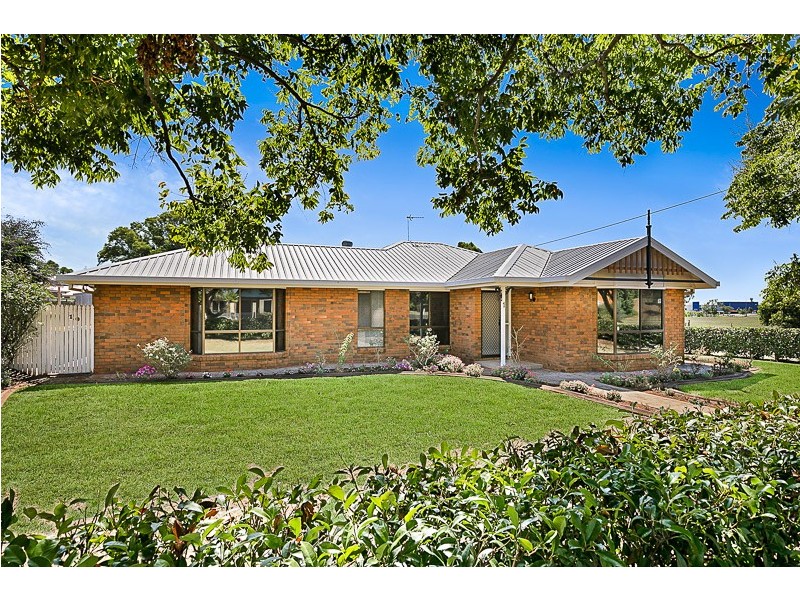 1 Calypso Crescent, Middle Ridge QLD 4350