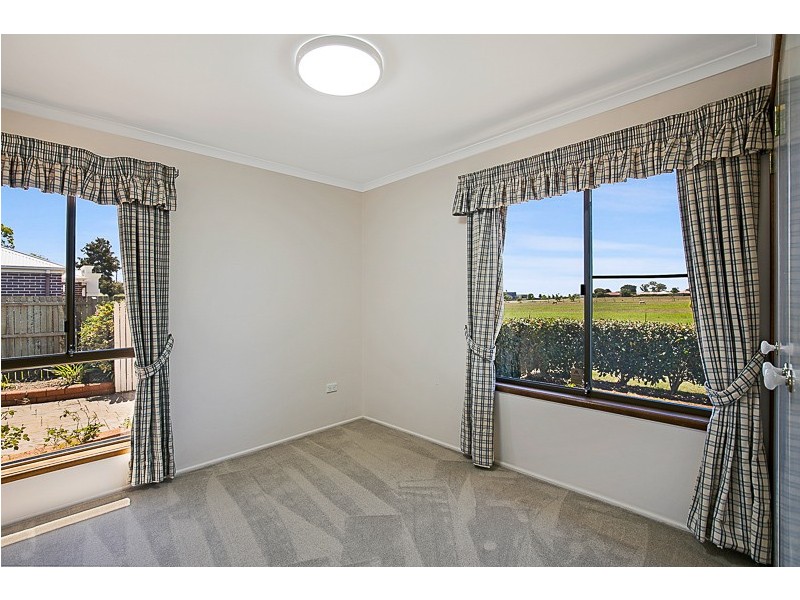 1 Calypso Crescent, Middle Ridge QLD 4350