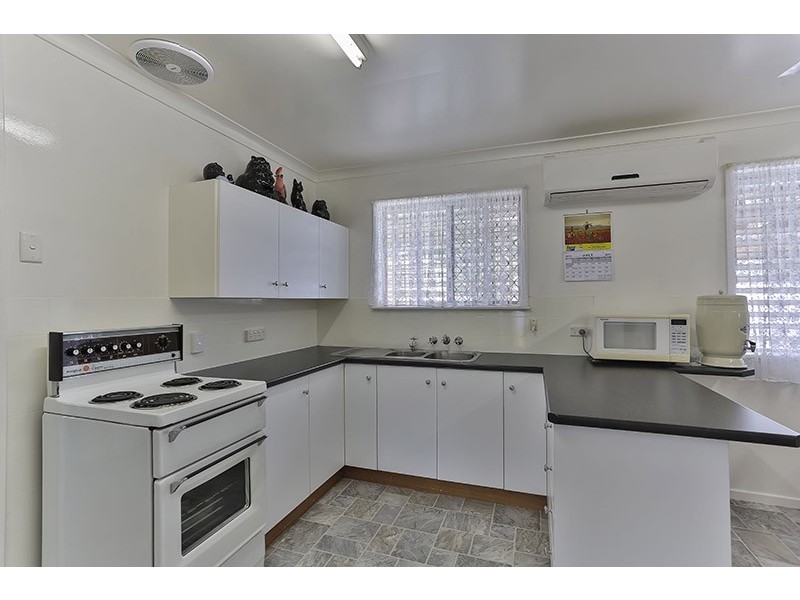 11 Berghofer Street, Rockville QLD 4350