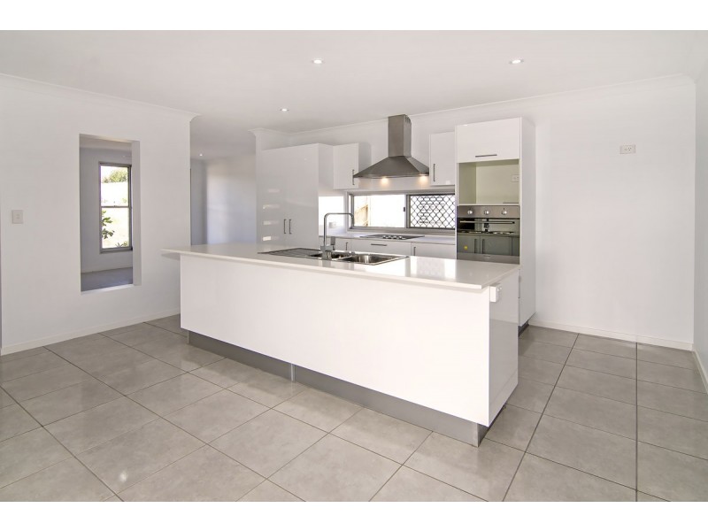 1 Honeyeater Drive, Highfields QLD 4352