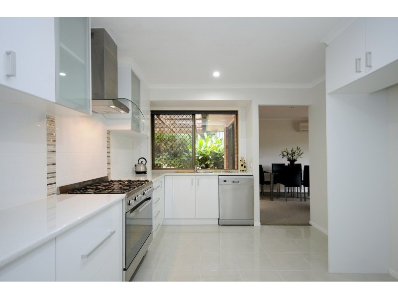 21 Amos Crescent, Mount Lofty QLD 4350