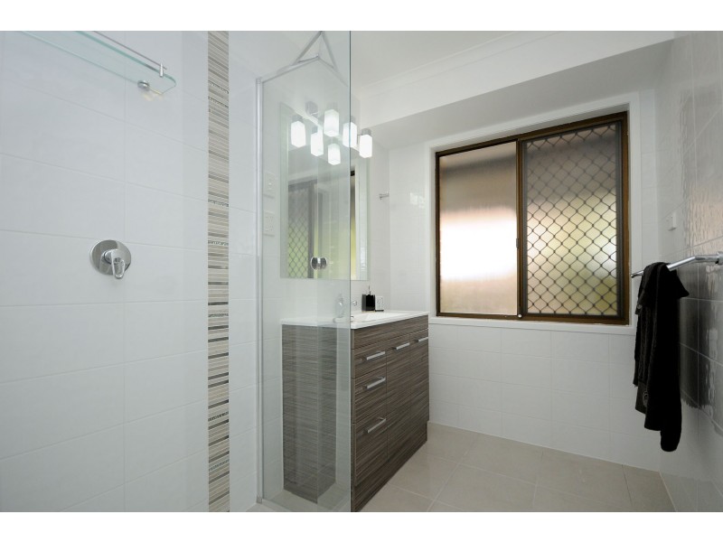 21 Amos Crescent, Mount Lofty QLD 4350