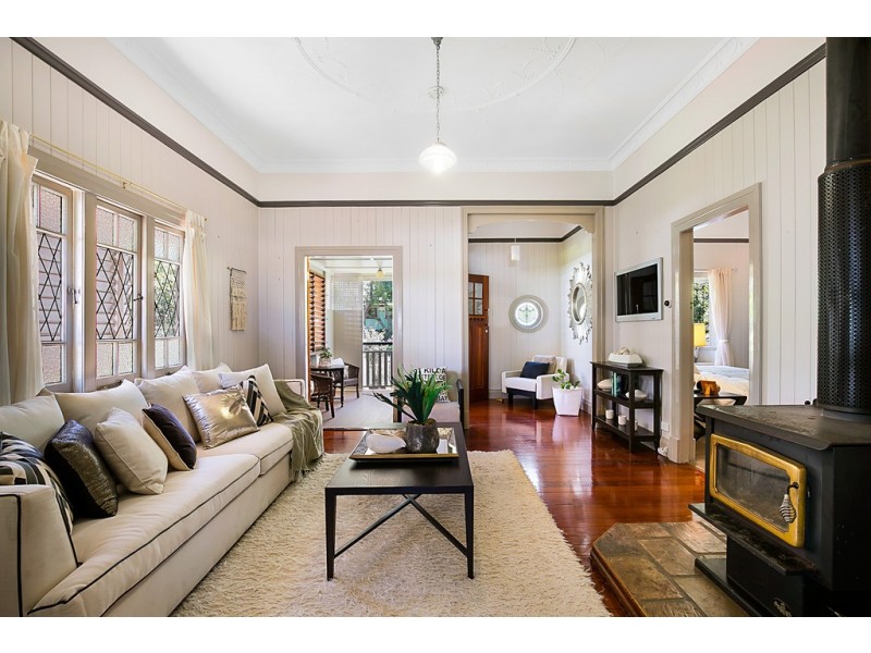 6 Collins Street, Mount Lofty QLD 4350