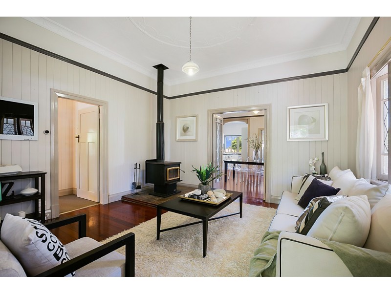 6 Collins Street, Mount Lofty QLD 4350