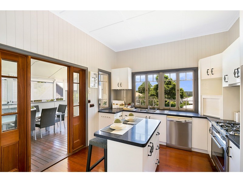 6 Collins Street, Mount Lofty QLD 4350