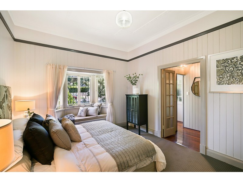 6 Collins Street, Mount Lofty QLD 4350