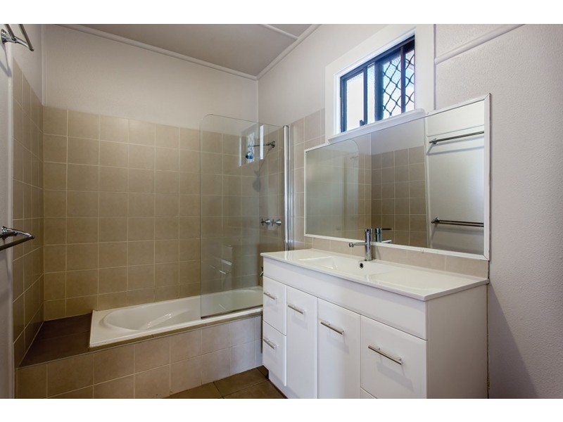 17 Burton Street, Harristown QLD 4350