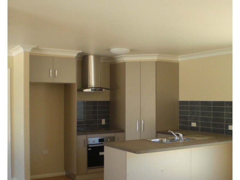 2/39-41 Gordon Avenue, Newtown QLD 4350