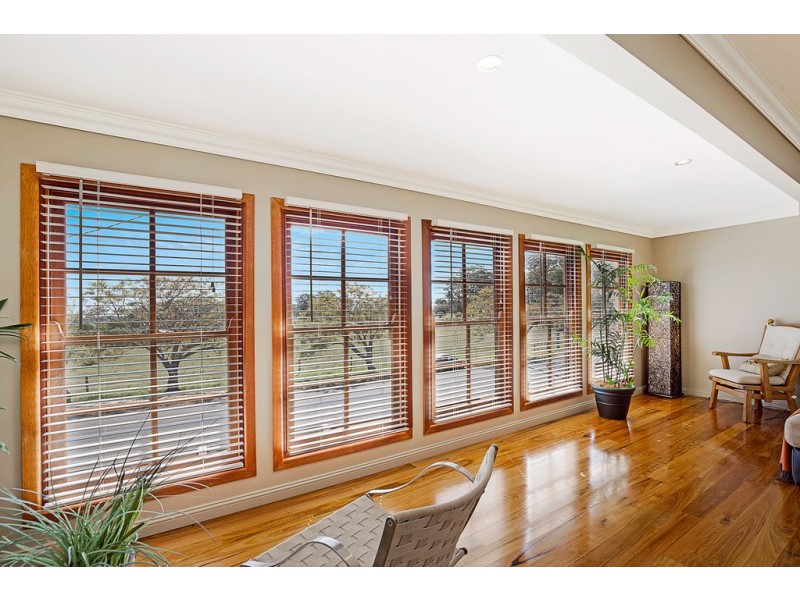 28 Stuart Street, Mount Lofty QLD 4350