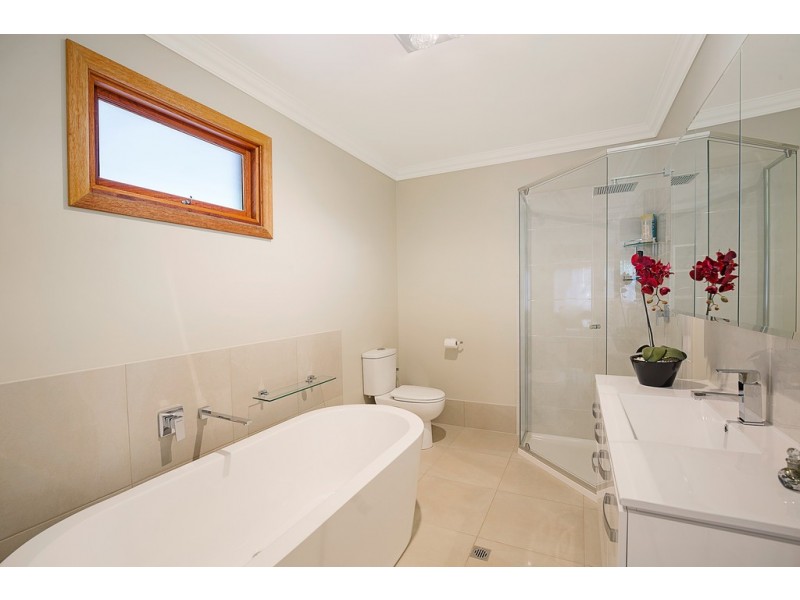 28 Stuart Street, Mount Lofty QLD 4350