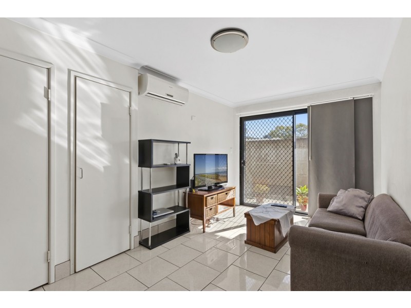 Unit 2/1-3 Uniplaza Court, Kearneys Spring QLD 4350