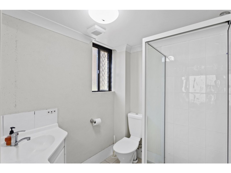 Unit 2/1-3 Uniplaza Court, Kearneys Spring QLD 4350