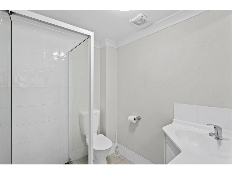 Unit 2/1-3 Uniplaza Court, Kearneys Spring QLD 4350