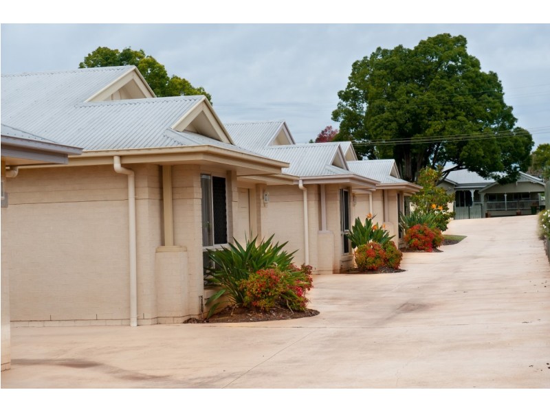 Unit 2/11 Gladstone Street, Newtown QLD 4350