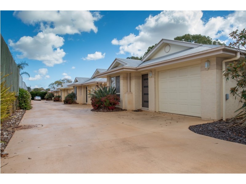 Unit 2/11 Gladstone Street, Newtown QLD 4350