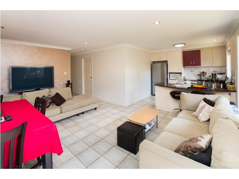 Unit 2/11 Gladstone Street, Newtown QLD 4350