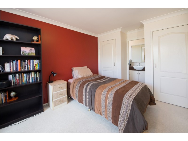Unit 2/11 Gladstone Street, Newtown QLD 4350