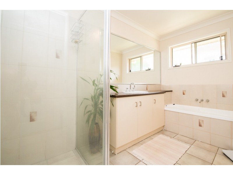 Unit 2/11 Gladstone Street, Newtown QLD 4350