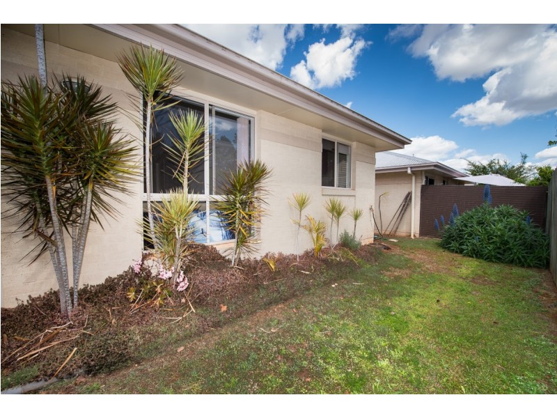 Unit 2/11 Gladstone Street, Newtown QLD 4350
