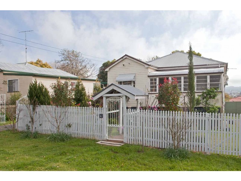 209 Bridge Street, North Toowoomba QLD 4350